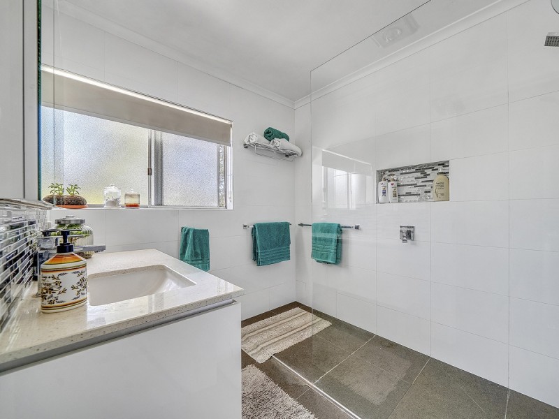 3 Magnet Close, Riverhills QLD 4074