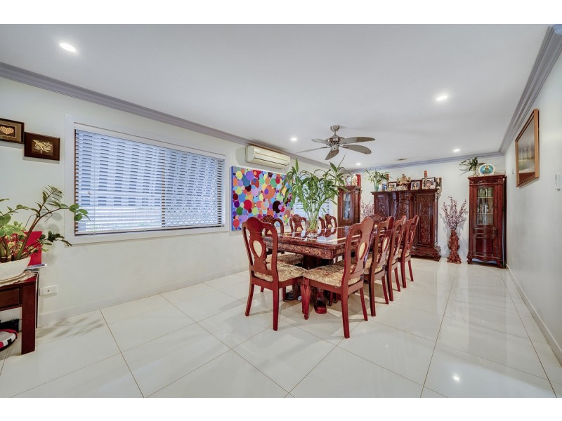 26 Westlake Drive, Mount Ommaney QLD 4074