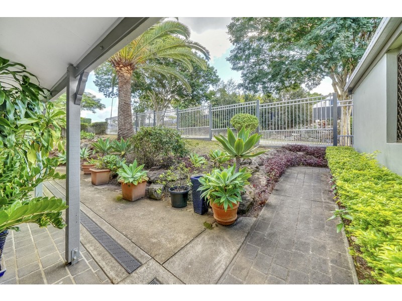 26 Westlake Drive, Mount Ommaney QLD 4074