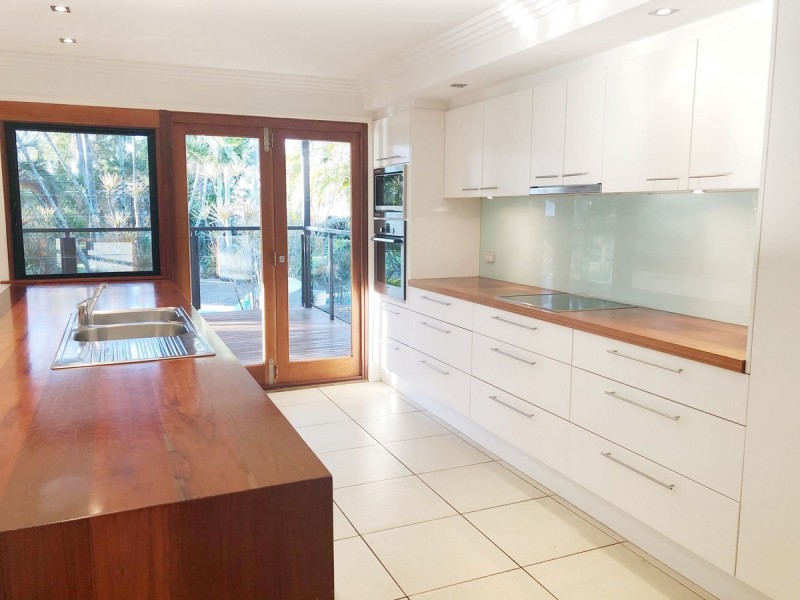 6 Kenny Court, Mount Ommaney QLD 4074