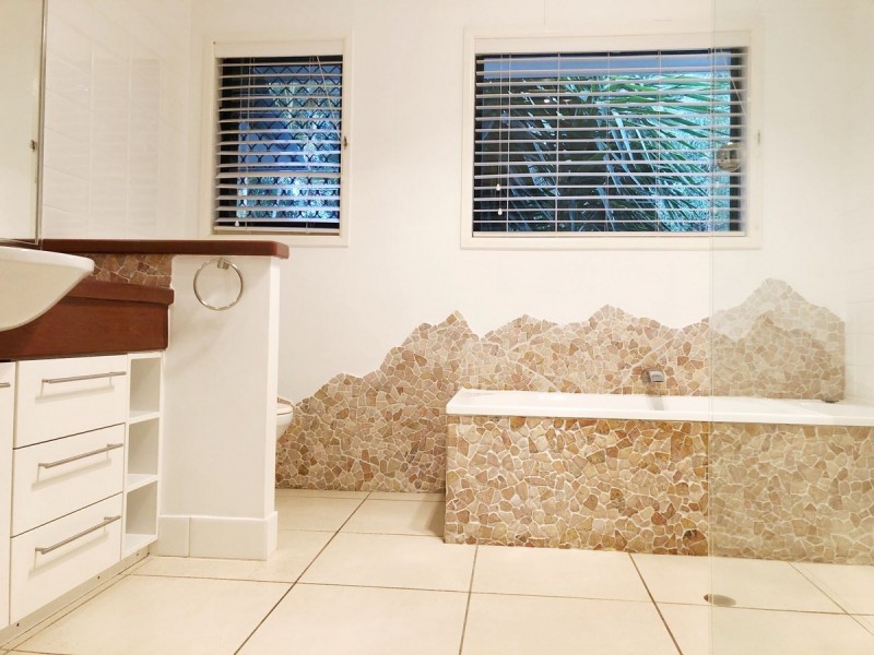 6 Kenny Court, Mount Ommaney QLD 4074