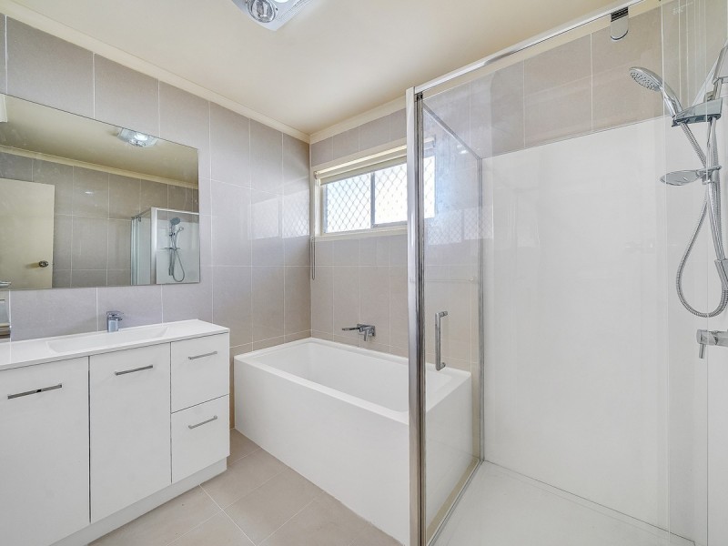 76 Brownie Street, Jamboree Heights QLD 4074