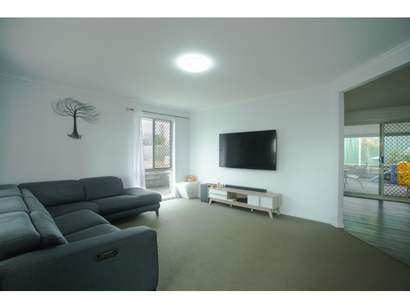 70 Bottlebrush Drive, Regents Park QLD 4118