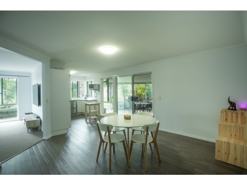 70 Bottlebrush Drive, Regents Park QLD 4118