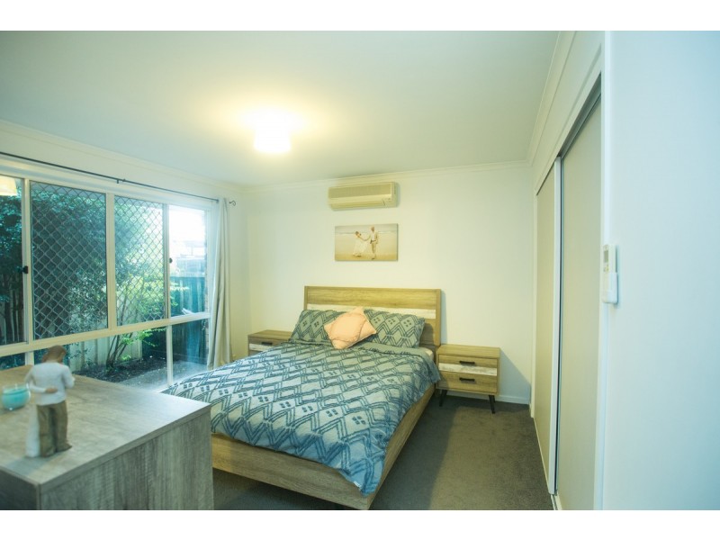 70 Bottlebrush Drive, Regents Park QLD 4118