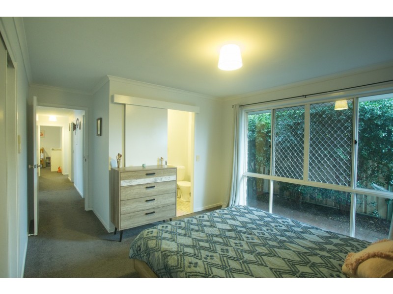 70 Bottlebrush Drive, Regents Park QLD 4118