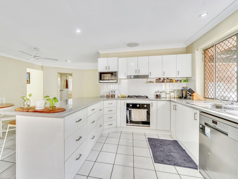 25 Harris Place, Seventeen Mile Rocks QLD 4073