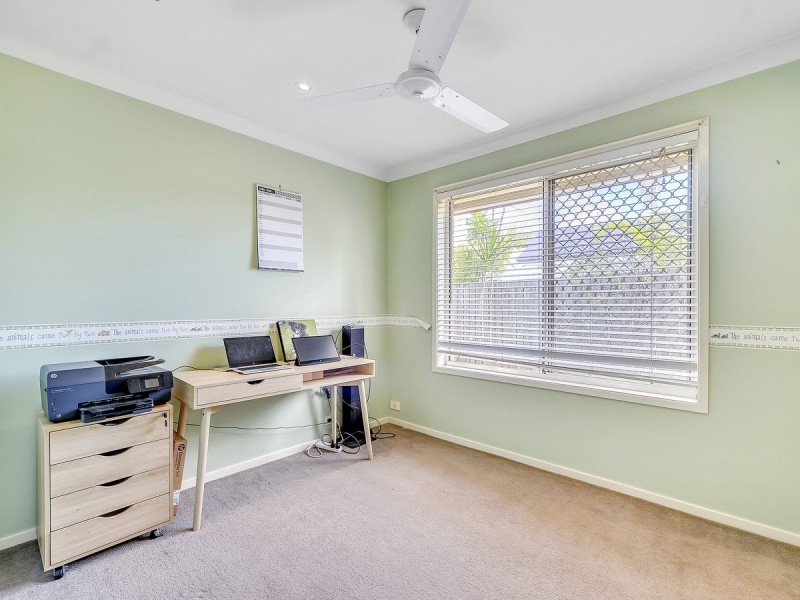 25 Harris Place, Seventeen Mile Rocks QLD 4073