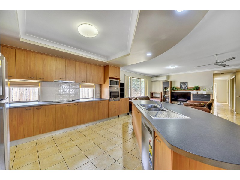 71 Brookeside Crescent, Seventeen Mile Rocks QLD 4073