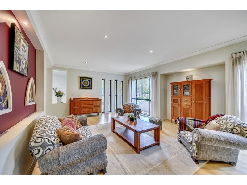 21 Backhousia Cr, Sinnamon Park QLD 4073
