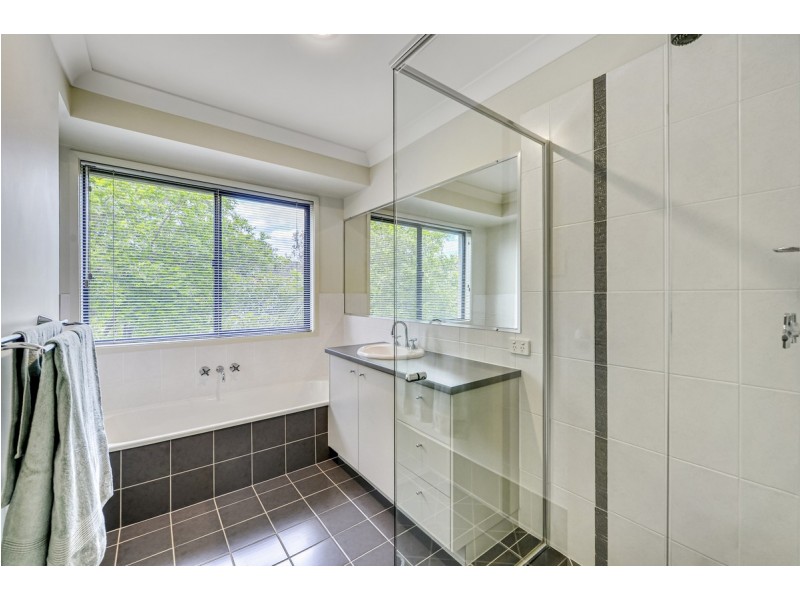 21 Backhousia Cr, Sinnamon Park QLD 4073