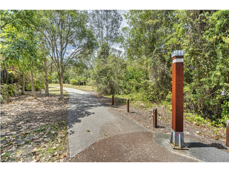 21 Backhousia Cr, Sinnamon Park QLD 4073