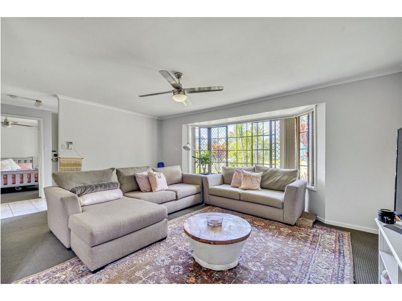 25 Paluna Street, Riverhills QLD 4074