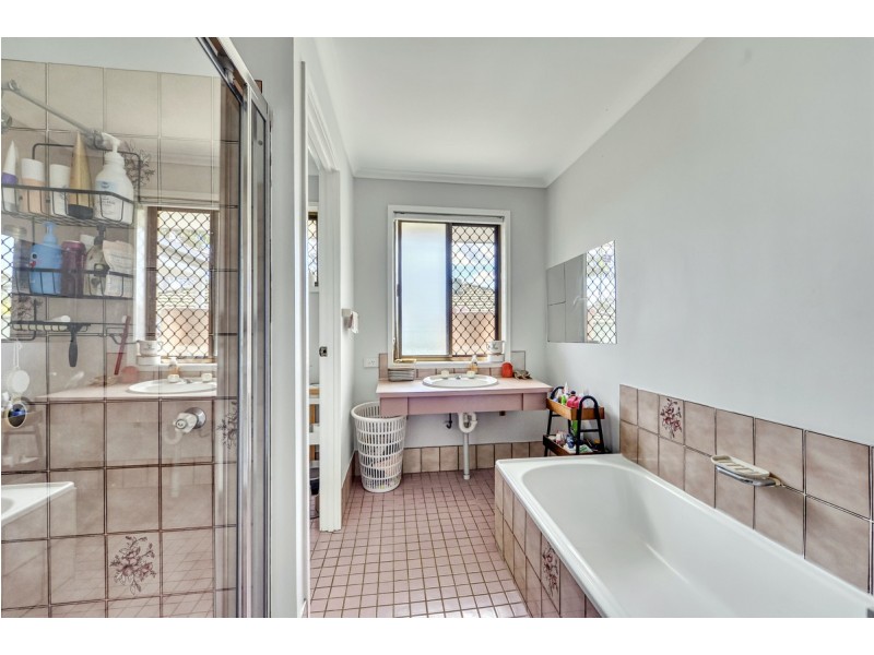 25 Paluna Street, Riverhills QLD 4074