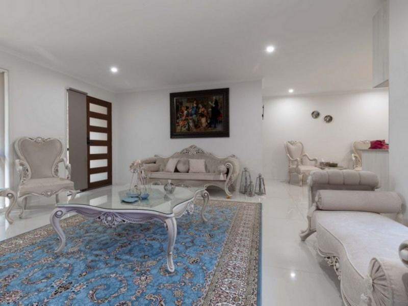 48 Leopard Tree Crescent, Sinnamon Park QLD 4073