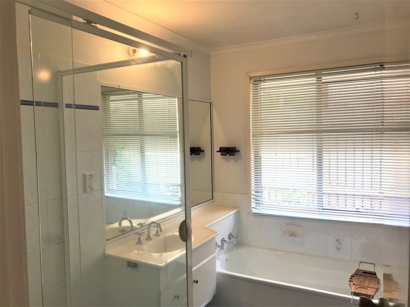 40 Radcliffe Street, Sinnamon Park QLD 4073