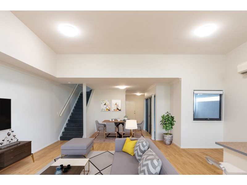 54 Greenway Circuit, Mount Ommaney QLD 4074