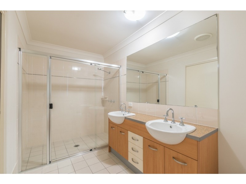 54 Greenway Circuit, Mount Ommaney QLD 4074