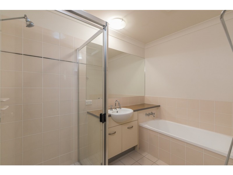 54 Greenway Circuit, Mount Ommaney QLD 4074