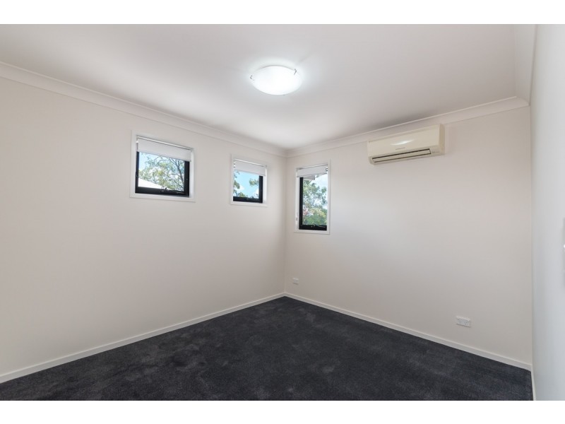 54 Greenway Circuit, Mount Ommaney QLD 4074