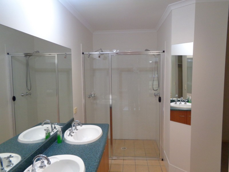 10 Columbus Place, Forest Lake QLD 4078