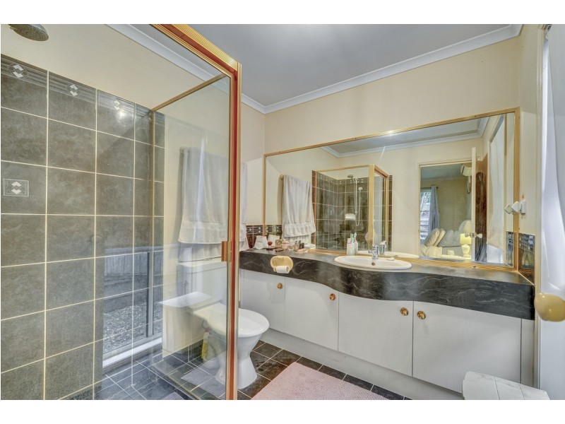 98 Avondale Road, Sinnamon Park QLD 4073