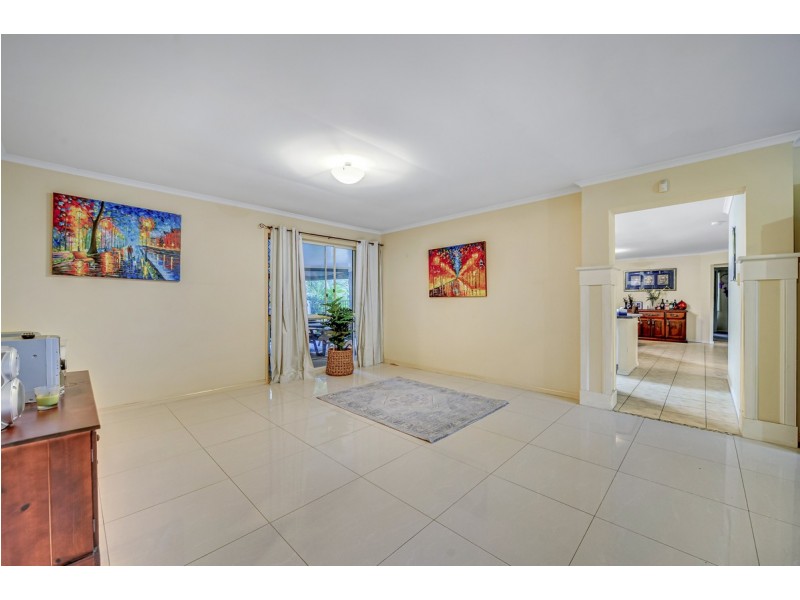 98 Avondale Road, Sinnamon Park QLD 4073