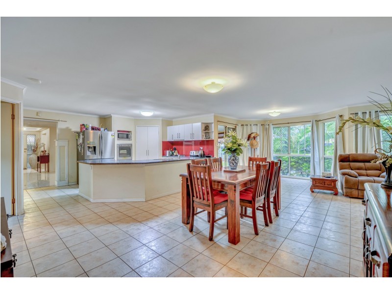 98 Avondale Road, Sinnamon Park QLD 4073