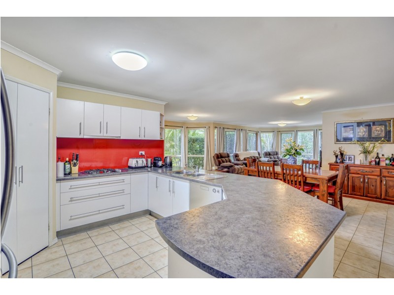 98 Avondale Road, Sinnamon Park QLD 4073