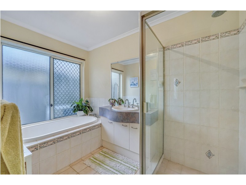 98 Avondale Road, Sinnamon Park QLD 4073