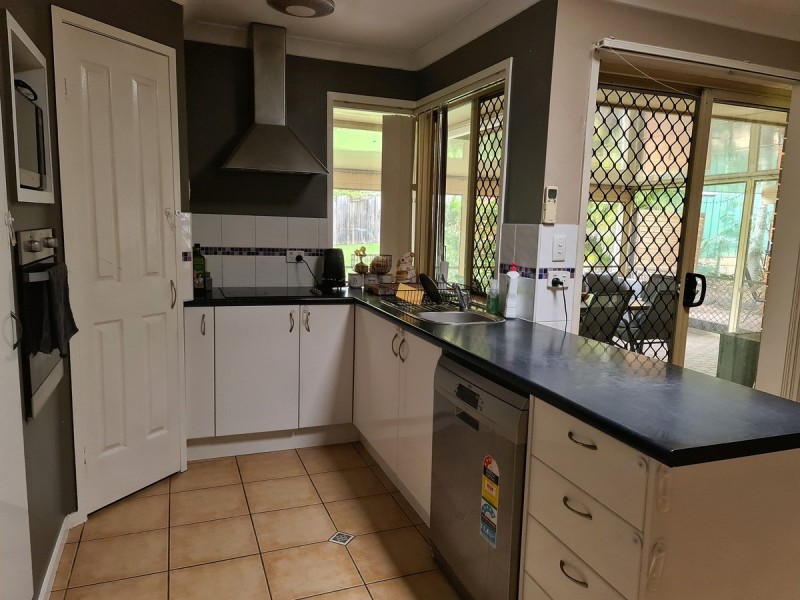 15 Lambrook Court, Camira QLD 4300