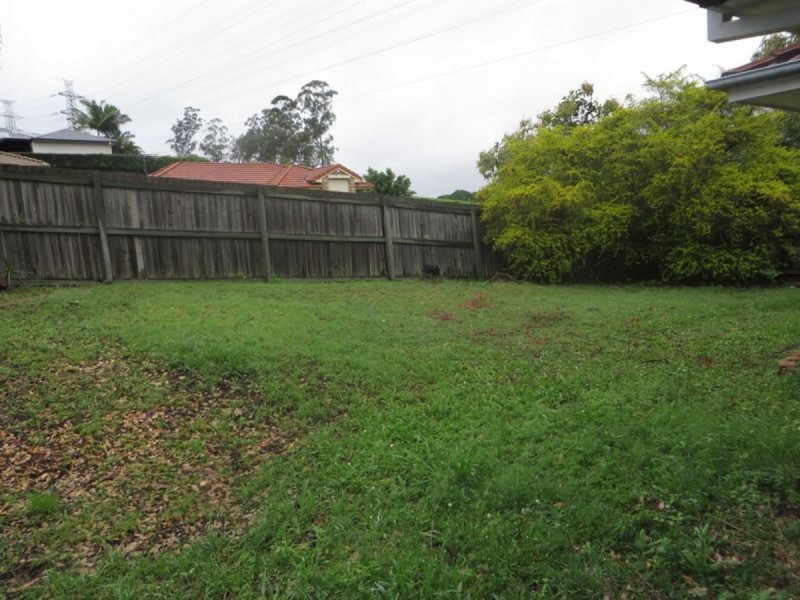 2 Stockwhip Place, Sumner QLD 4074