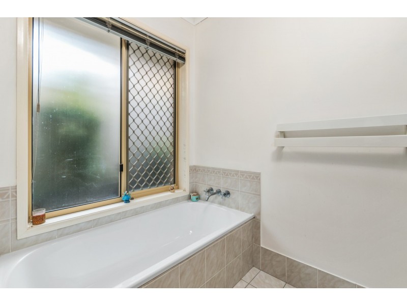 16 Cotter Crescent, Riverhills QLD 4074