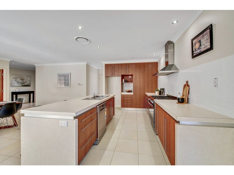 21 Highland Drive, Seventeen Mile Rocks QLD 4073