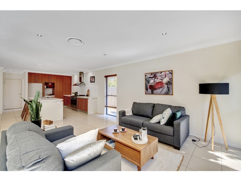 21 Highland Drive, Seventeen Mile Rocks QLD 4073