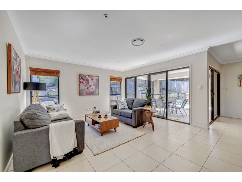 21 Highland Drive, Seventeen Mile Rocks QLD 4073