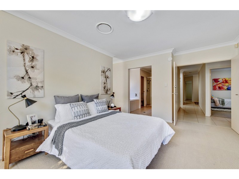 21 Highland Drive, Seventeen Mile Rocks QLD 4073