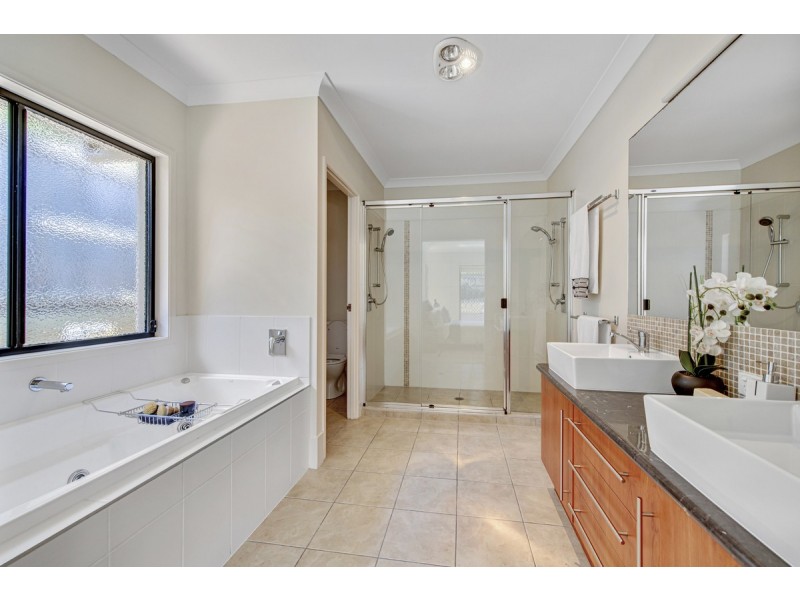 21 Highland Drive, Seventeen Mile Rocks QLD 4073