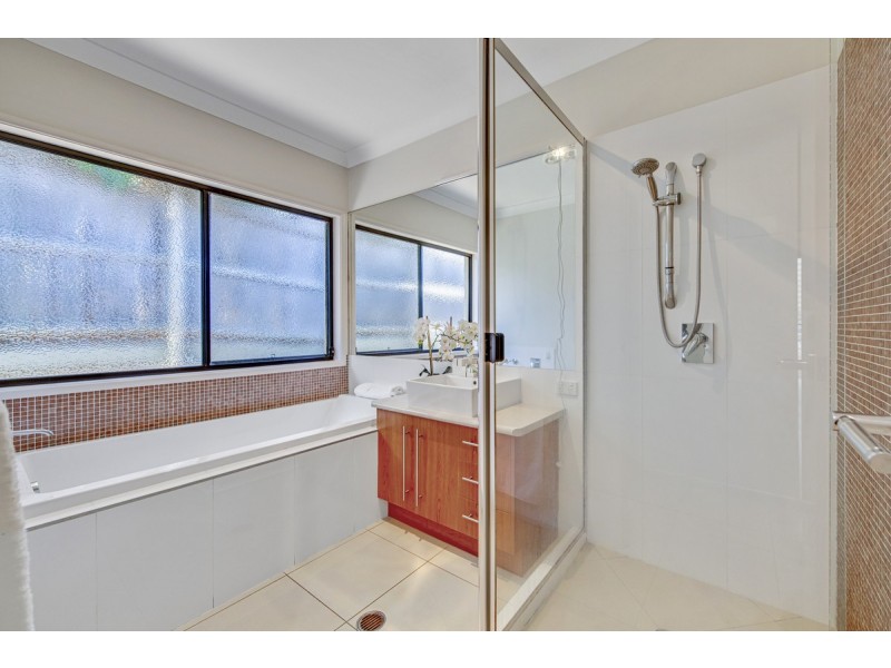 21 Highland Drive, Seventeen Mile Rocks QLD 4073