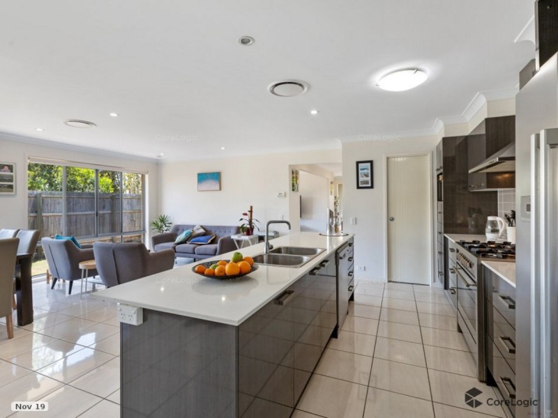 11 Acacia Street, Heathwood QLD 4110