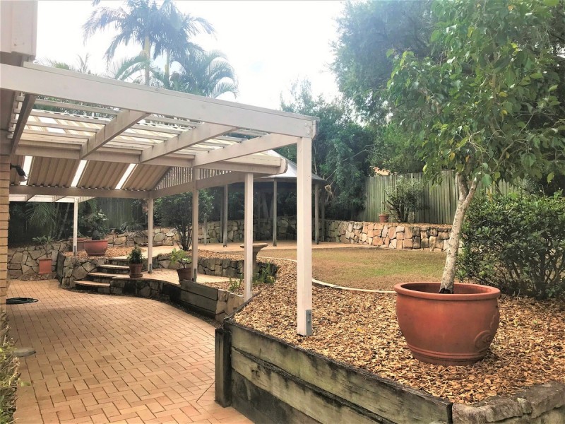 10 Woodrose Crescent, Sinnamon Park QLD 4073