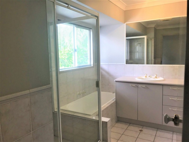 10 Woodrose Crescent, Sinnamon Park QLD 4073