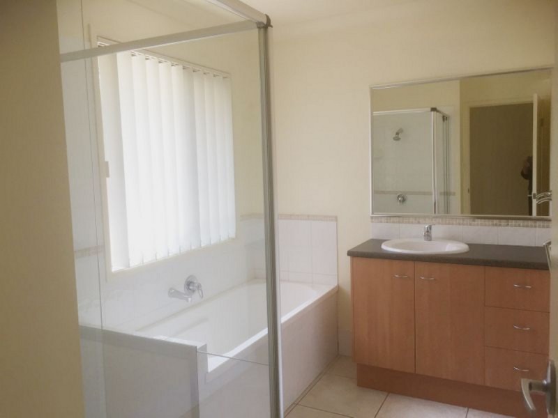 106 Brookeside Crescent, Seventeen Mile Rocks QLD 4073