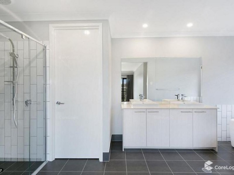 15 Staveley Close, Sinnamon Park QLD 4073