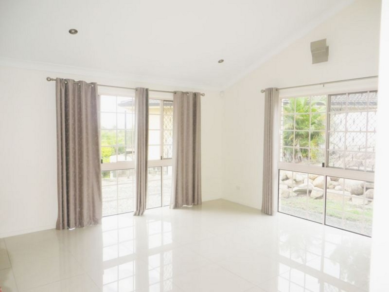 6 Cherry Close, Sinnamon Park QLD 4073