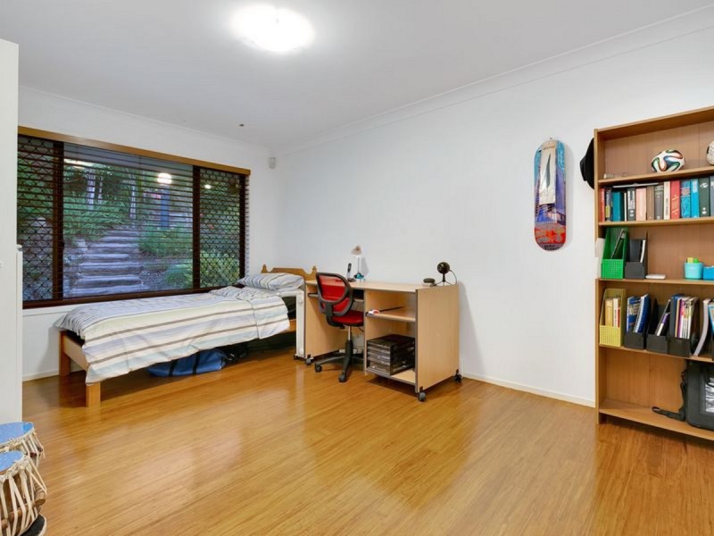 6 Moncrieff Court, Mount Ommaney QLD 4074