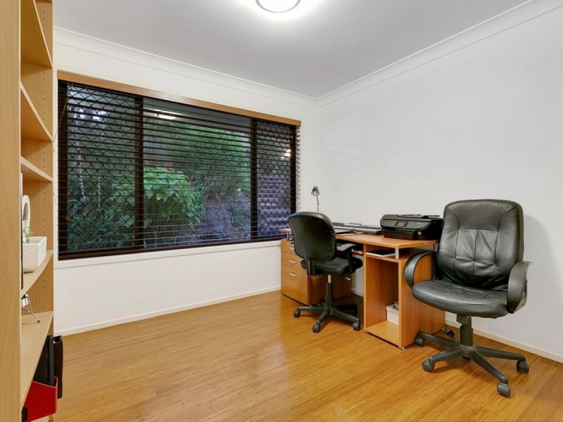 6 Moncrieff Court, Mount Ommaney QLD 4074