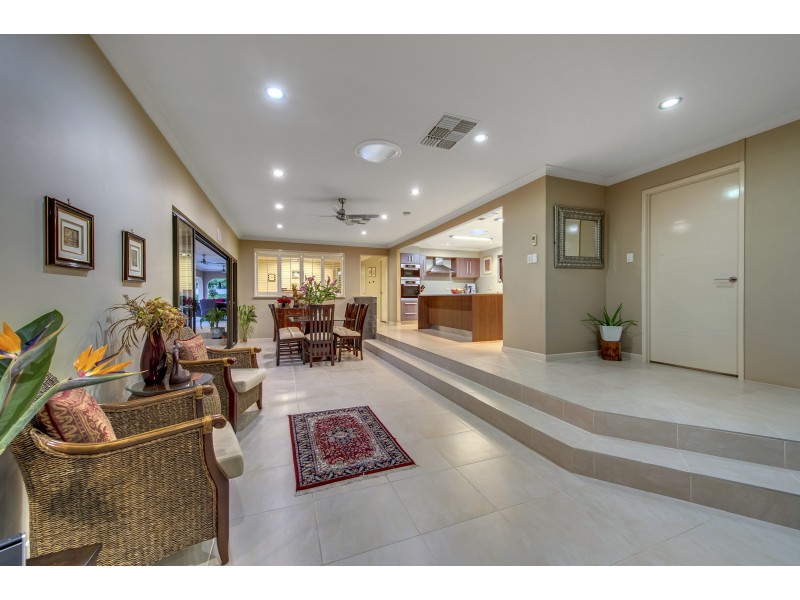15 Melba Court, Mount Ommaney QLD 4074