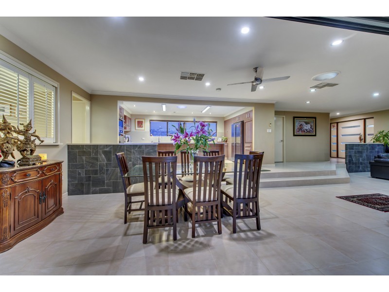 15 Melba Court, Mount Ommaney QLD 4074