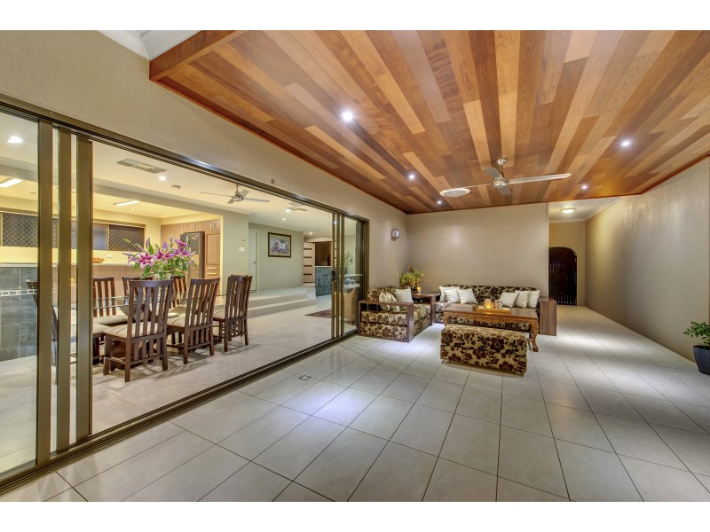 15 Melba Court, Mount Ommaney QLD 4074